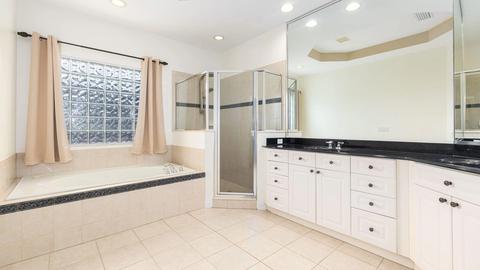 Bath - 12912 Droxford Rd, Windermere, FL 34786 photo 3 of 5