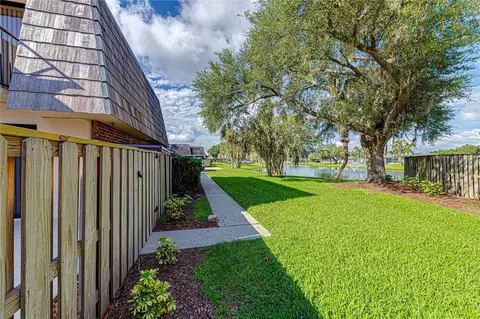 921 Royal Oak Blvd, Leesburg, FL 34748