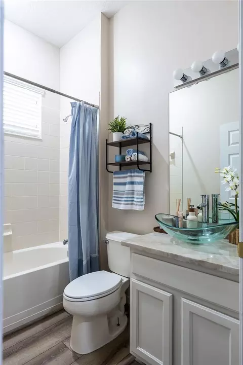 Bath - 4642 River Gem Ave, Windermere, FL 34786 photo 2 of 6