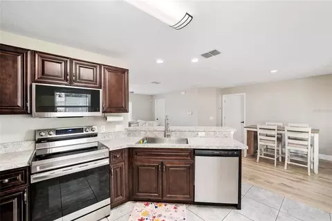 Kitchen - 6 Juniper Pass Dr, Ocala, FL 34480 photo 4 of 5