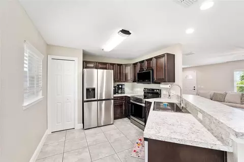Kitchen - 6 Juniper Pass Dr, Ocala, FL 34480 photo 2 of 5