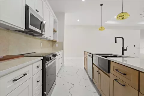 Kitchen - 30643 Apricot Ave, Eustis, FL 32736 photo 4 of 8