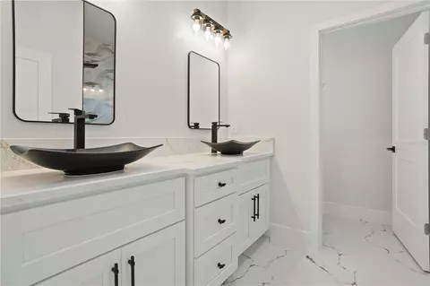 Bath - 30643 Apricot Ave, Eustis, FL 32736 photo 6 of 9