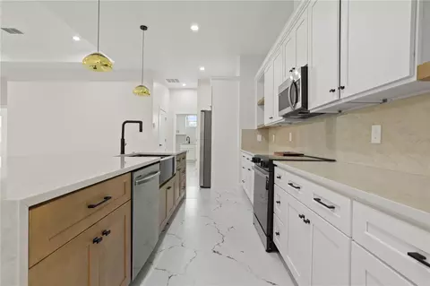 Kitchen - 30643 Apricot Ave, Eustis, FL 32736 photo 5 of 8