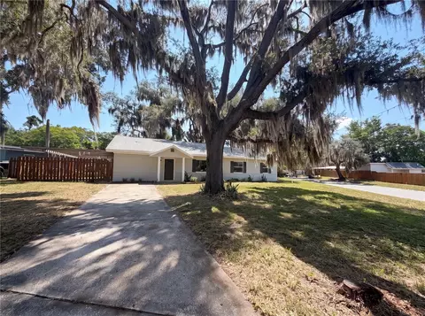 900 Oak Dr, Leesburg, FL 34748