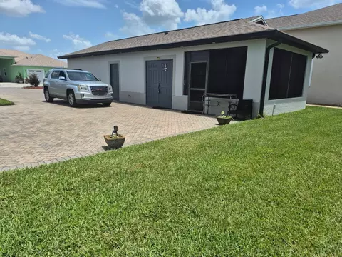 389 Nolane Ln, Polk City, FL 33868