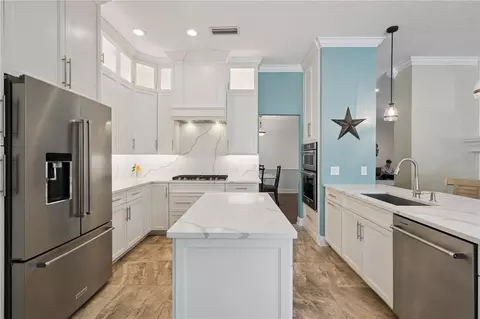 Kitchen - 1215 Gray Ct, Eustis, FL 32726 photo 7 of 11