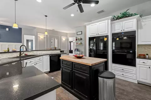 Kitchen - 2630 Franklin Rd, Saint Cloud, FL 34771 photo 4 of 5