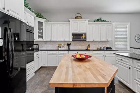 Kitchen - 2630 Franklin Rd, Saint Cloud, FL 34771 photo 3 of 5