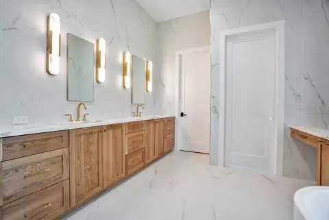 Bath - 8342 Boyla Ct, Windermere, FL 34786 photo 1 of 17