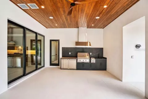 Kitchen - 8342 Boyla Ct, Windermere, FL 34786 photo 8 of 9