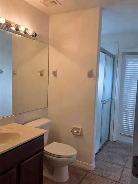 Bath - 881 Seneca Trl, Saint Cloud, FL 34772 photo 2 of 3