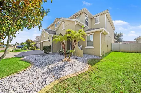 Exterior - 1374 Merion Dr, Mount Dora, FL 32757 photo 3 of 7