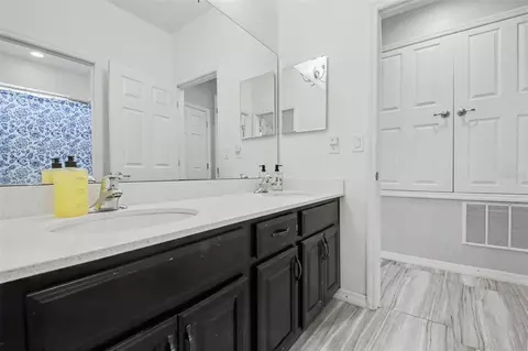 Bath - 1374 Merion Dr, Mount Dora, FL 32757 photo 3 of 4