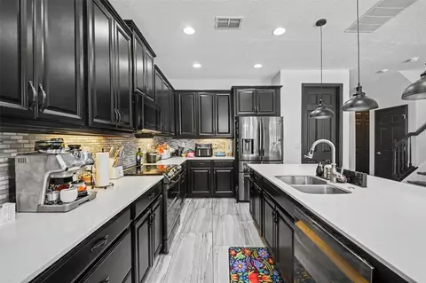 Kitchen - 1374 Merion Dr, Mount Dora, FL 32757 photo 3 of 5