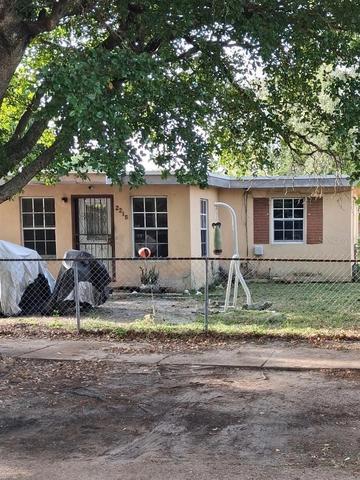 2215 NW 98th St, Miami, FL 33147