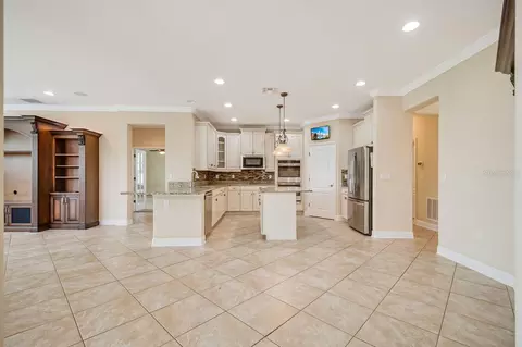 Kitchen - 2629 Tree Meadow Loop, Apopka, FL 32712 photo 2 of 4