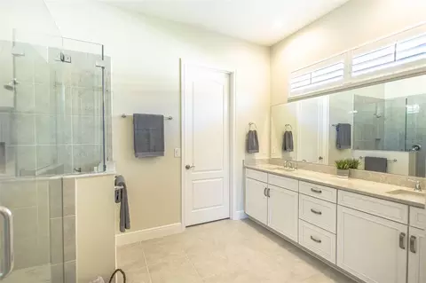 Bath - 2606 Meadowedge Loop, Saint Cloud, FL 34772 photo 6 of 8