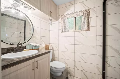 Bath - 298-300 Orange Ave, Saint Cloud, FL 34769 photo 7 of 7