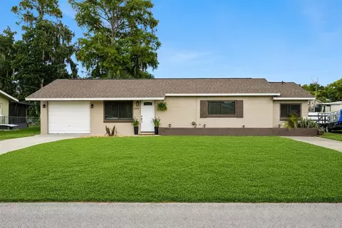 31834 Blanton Ln, Tavares, FL 32778
