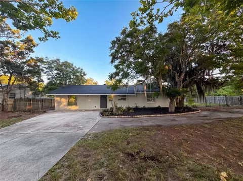827 Dora Ave, Tavares, FL 32778