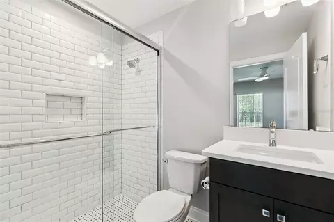 Bath - 1012 E Marks St, Orlando, FL 32803 photo 1 of 5