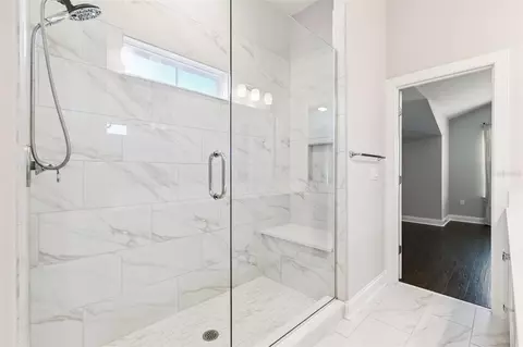 Bath - 1012 E Marks St, Orlando, FL 32803 photo 3 of 5