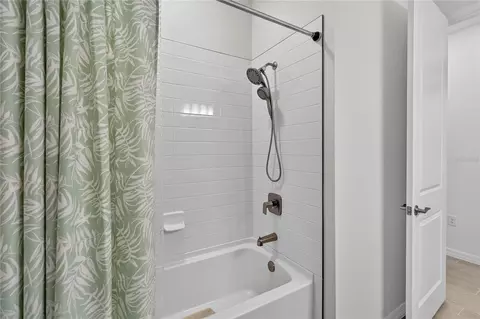 Bath - 5503 Banyan Bay Rd, Saint Cloud, FL 34771 photo 5 of 6