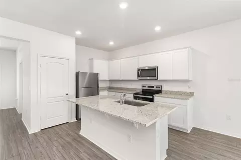 Kitchen - 1802 White Elephant Loop, Winter Haven, FL 33884 photo 3 of 5