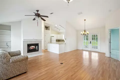 Living - 40932 Maxwell Rd, Umatilla, FL 32784 photo 2 of 3