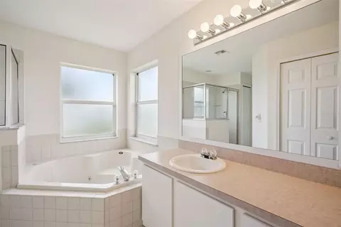 Bath - 40932 Maxwell Rd, Umatilla, FL 32784 photo 2 of 3