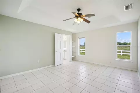 Bedroom - 40932 Maxwell Rd, Umatilla, FL 32784 photo 2 of 3