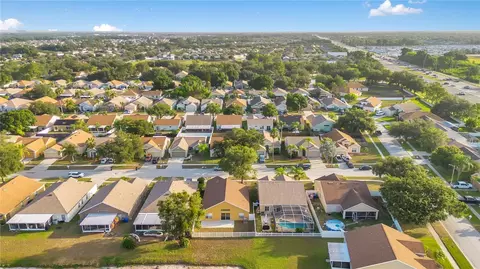 View/Area - 10625 Cami Ct, Riverview, FL 33578 photo 6 of 7