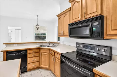 Kitchen - 19337 Spring Oak Dr, Eustis, FL 32736 photo 5 of 5