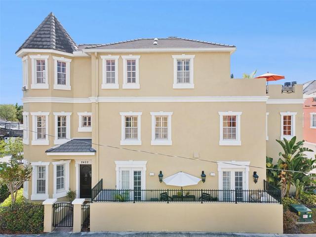 2402 Victoria Gardens Ln, Tampa, FL 33609