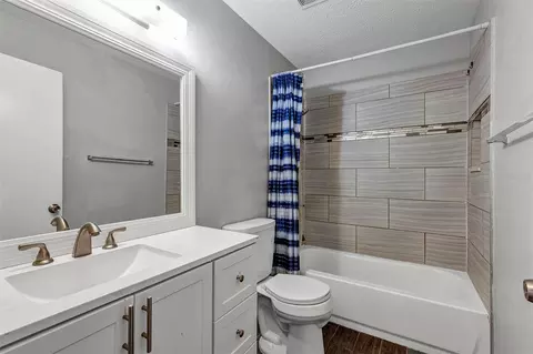 Bath - 3990 SE 17th Ct, Ocala, FL 34480 photo 2 of 3