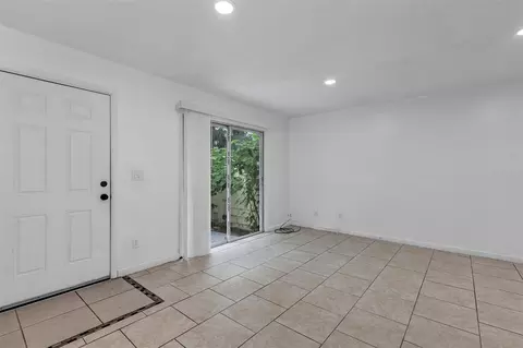 Living - 3990 SE 17th Ct, Ocala, FL 34480 photo 11 of 13