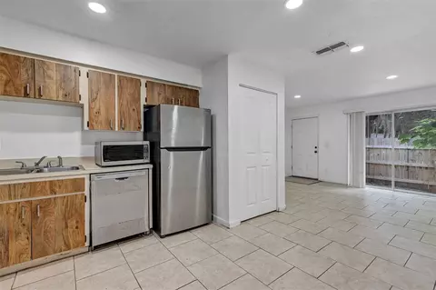 Kitchen - 3990 SE 17th Ct, Ocala, FL 34480 photo 4 of 6