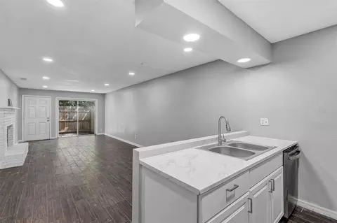 Living - 3990 SE 17th Ct, Ocala, FL 34480 photo 3 of 13