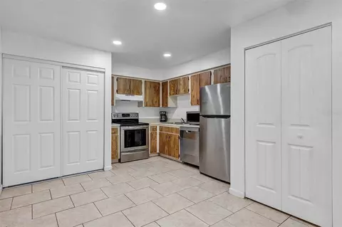 Kitchen - 3990 SE 17th Ct, Ocala, FL 34480 photo 5 of 6