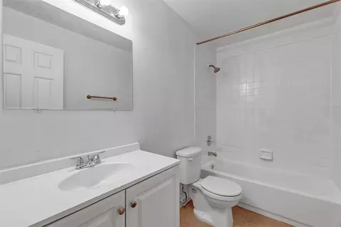 Bath - 3990 SE 17th Ct, Ocala, FL 34480 photo 3 of 3