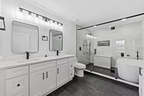 Bath - 2960 White Magnolia Loop, Clermont, FL 34711 photo 2 of 5