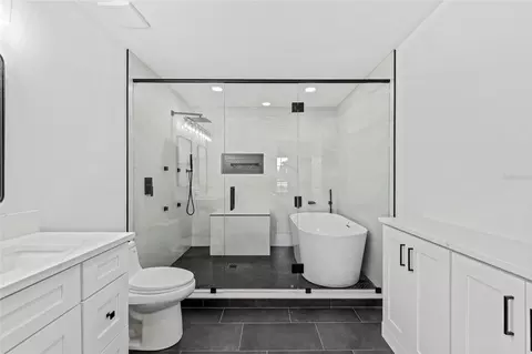 Bath - 2960 White Magnolia Loop, Clermont, FL 34711 photo 3 of 5