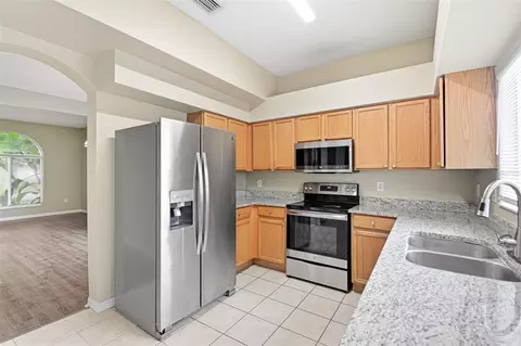 Kitchen - 11006 Sailbrooke Dr, Riverview, FL 33579 photo 2 of 5