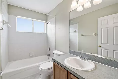 Bath - 11006 Sailbrooke Dr, Riverview, FL 33579 photo 2 of 7