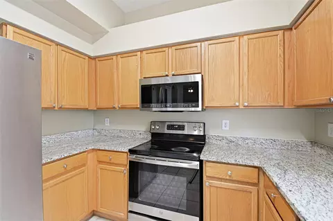 Kitchen - 11006 Sailbrooke Dr, Riverview, FL 33579 photo 5 of 5