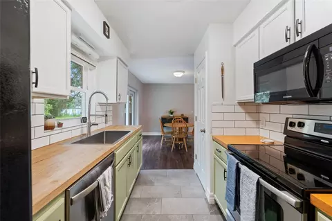 Kitchen - 513 Dorothy Cir, Eustis, FL 32726 photo 2 of 3