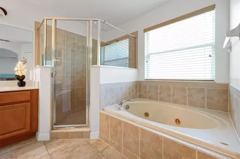 Bath - 554 Palio Ct, Ocoee, FL 34761 photo 3 of 4