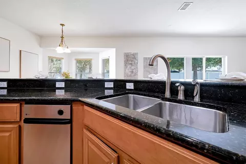 Kitchen - 554 Palio Ct, Ocoee, FL 34761 photo 4 of 5