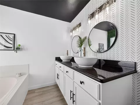 Bath - 5014 Sawdust Cir, Ocoee, FL 34761 photo 2 of 3